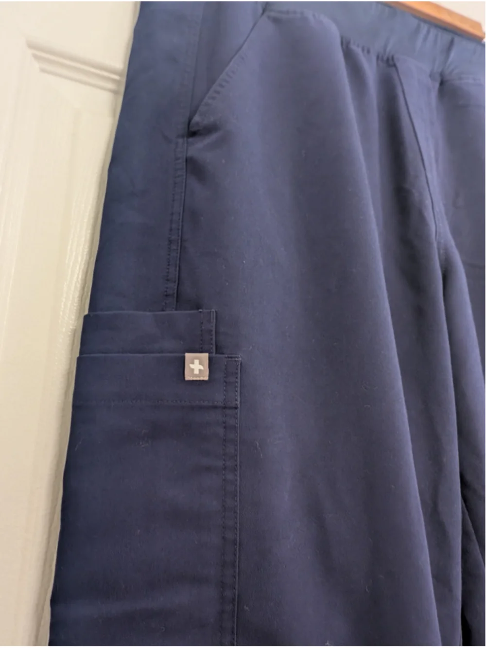Men's FIGS Pisco Three-Pocket Cargo Scrub Pants Navy Blue Straight Leg L